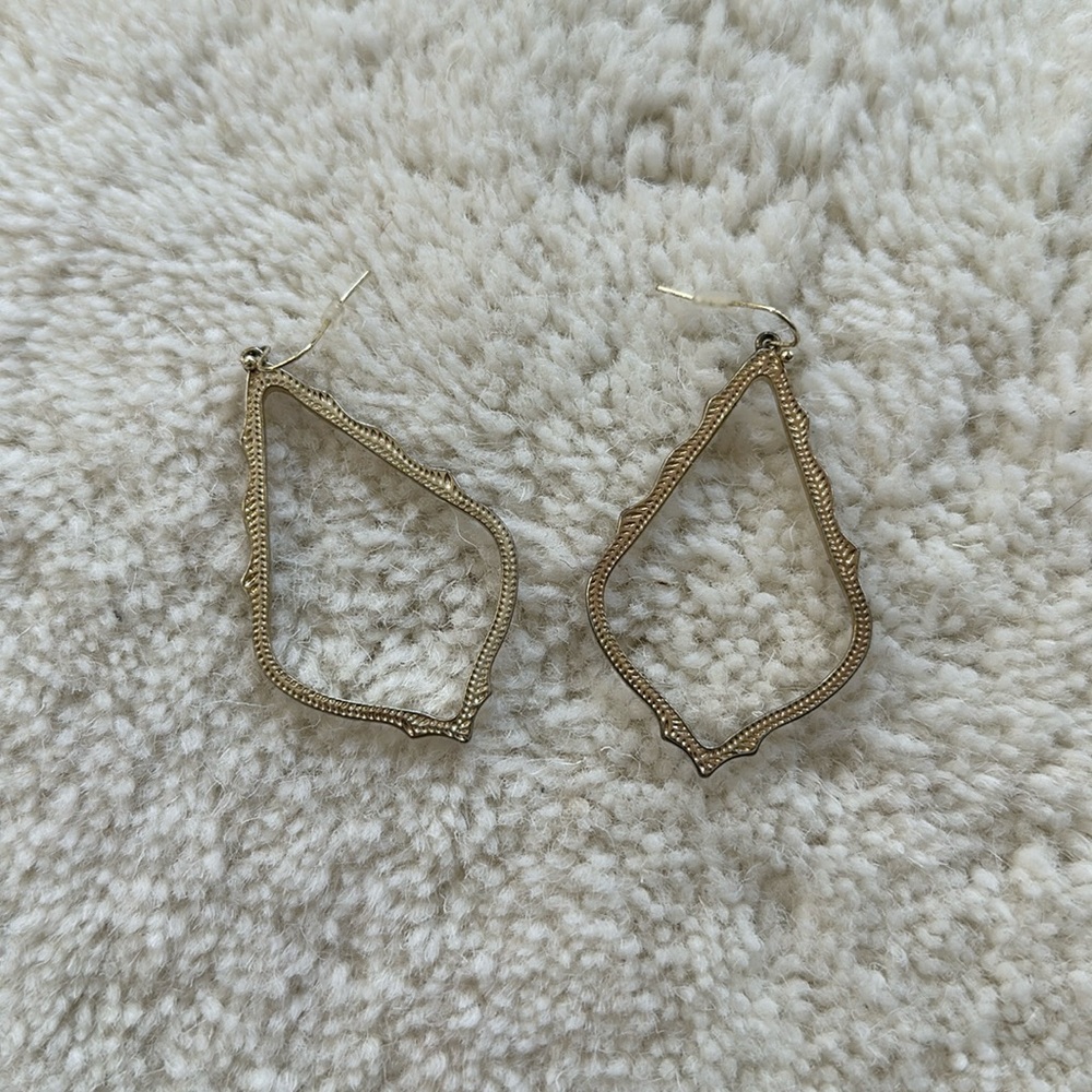 Kendra Scott Sophee Drop Earrings in Gold